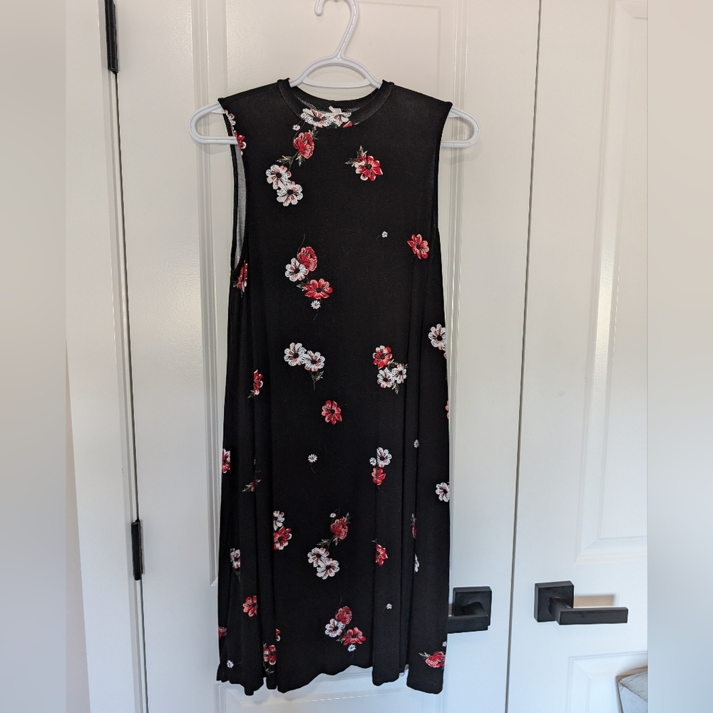 Black Floral - Casual - Size Medium - Never Worn